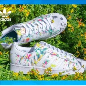 ADIDAS - SuperStarJ Womens Size 5 - Watercolor**NEVER WORN WTAG**